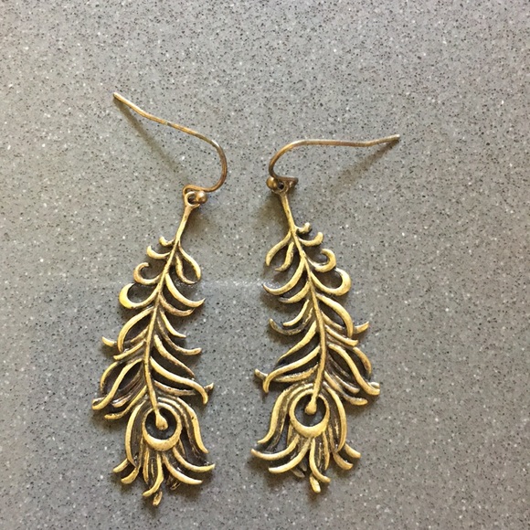 Jewelry - DONATED Feather earrings